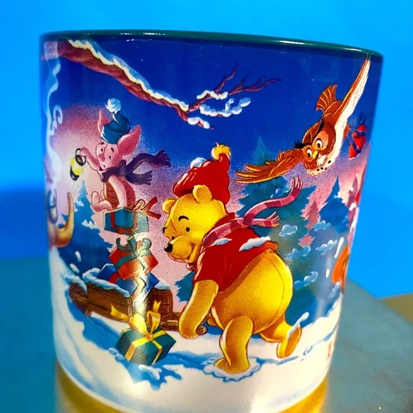 DISNEY STORE VTG 1995 CHRISTMAS WINNIE THE POOH COLLECTIBLE CERAMIC MUG - Picture 2 of 13